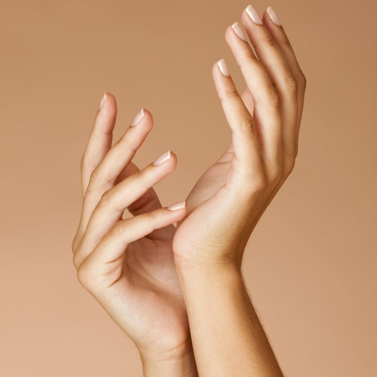 Hands damaged? The essential gestures to find pretty hands